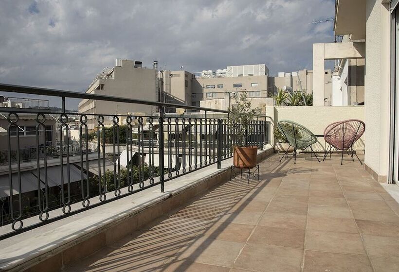 Amazing Renovated Penthouse In Pagkrati