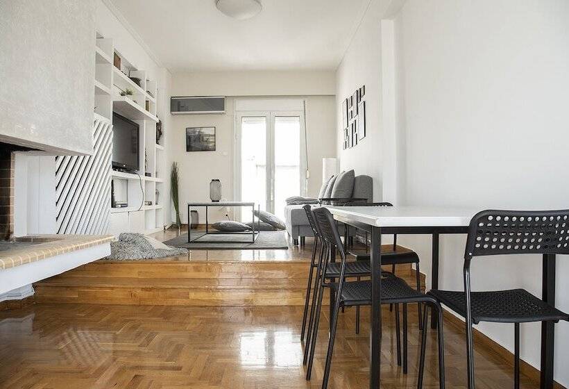 Amazing Renovated Penthouse In Pagkrati