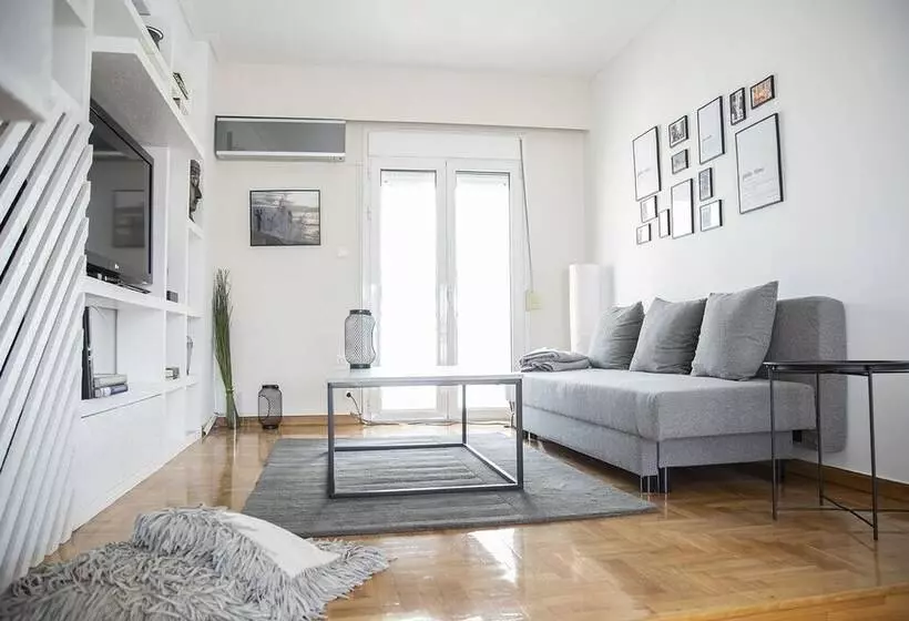 Amazing Renovated Penthouse In Pagkrati