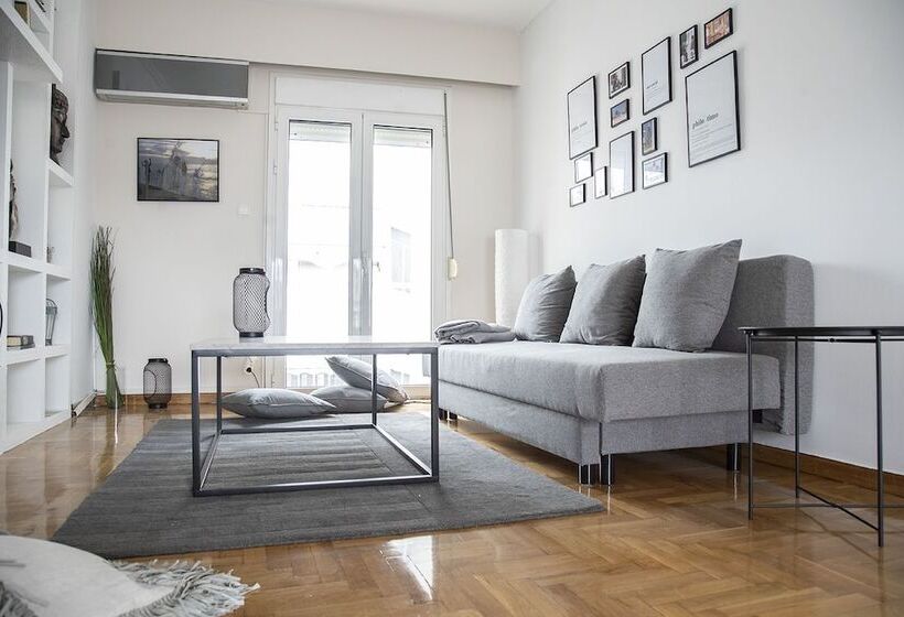 Amazing Renovated Penthouse In Pagkrati