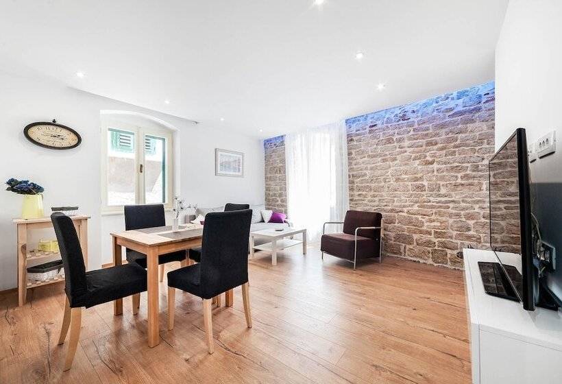 Rialto Luxury Apartment