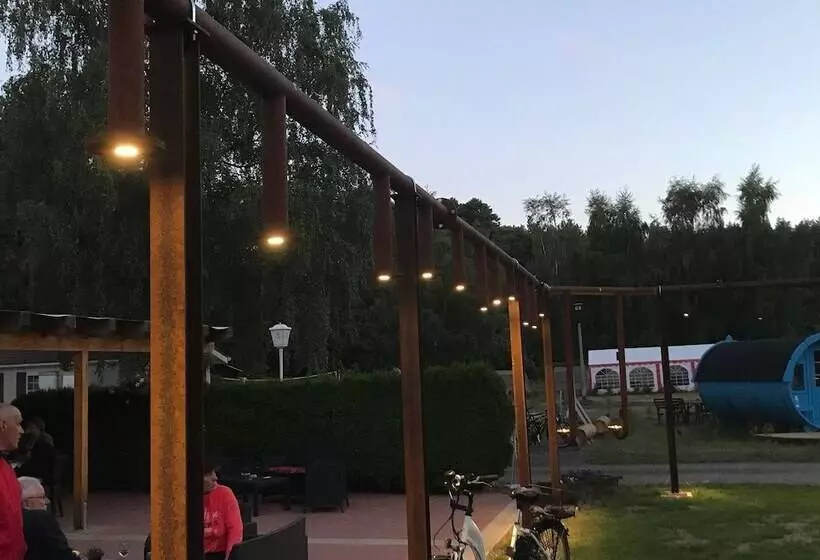 Hotelli Campingplatz Bad Stuer