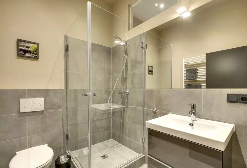 Liro Apartments