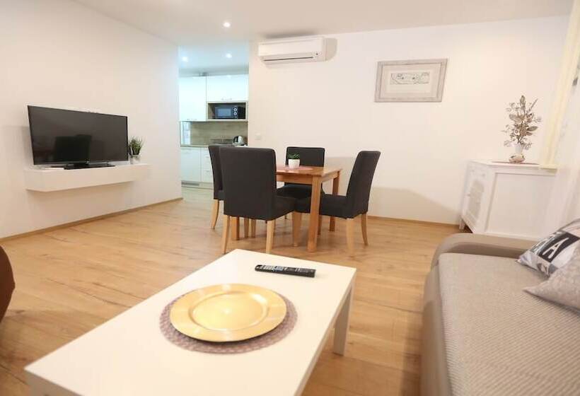 Rialto Luxury Apartment