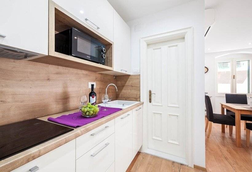 Rialto Luxury Apartment