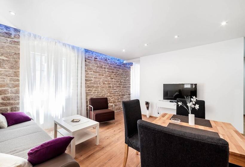 Rialto Luxury Apartment