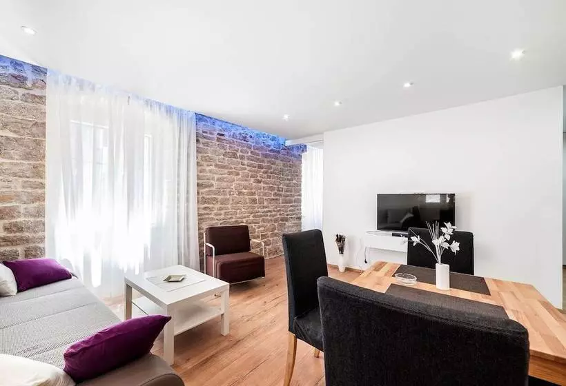 Rialto Luxury Apartment