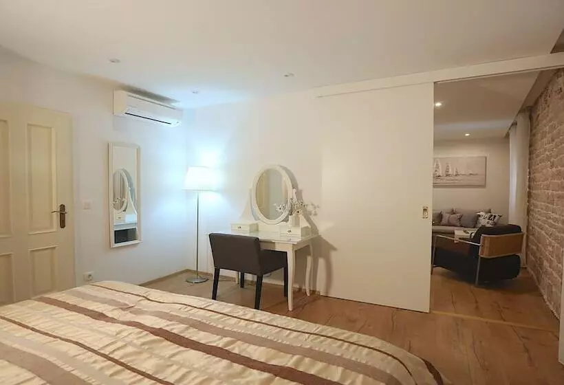 Rialto Luxury Apartment