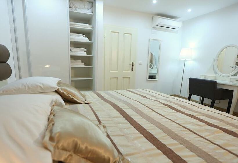 Rialto Luxury Apartment