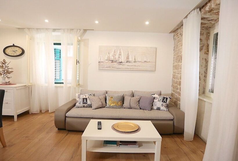 Rialto Luxury Apartment