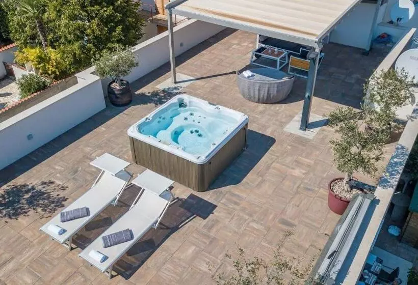 Apartments Luka