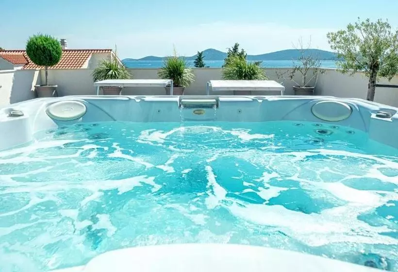 Apartments Luka