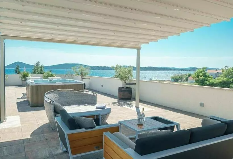 Apartments Luka