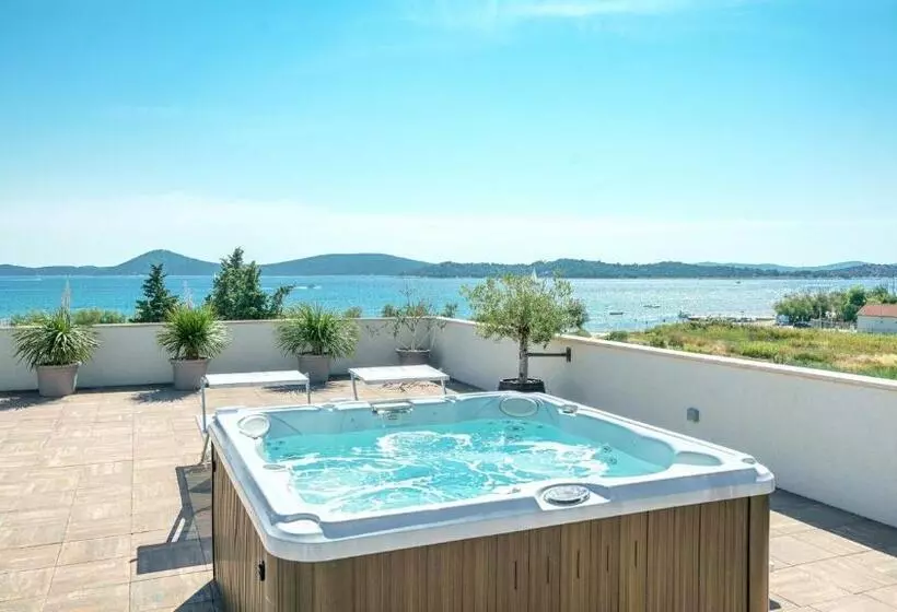 Apartments Luka
