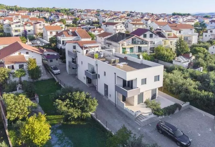 Apartments Luka