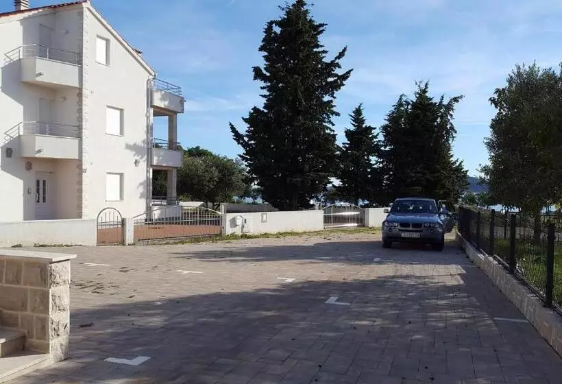 Apartments Luka