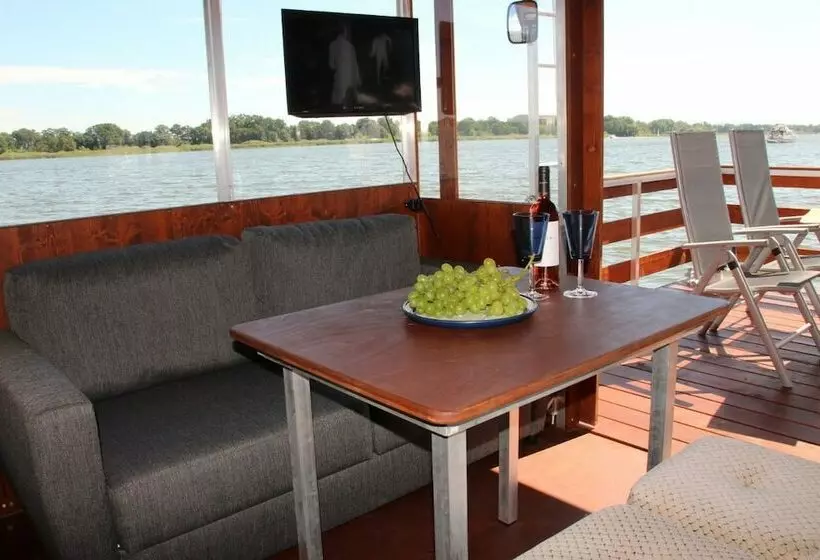 ホテル Hausboot Radewege Am Beetzsee