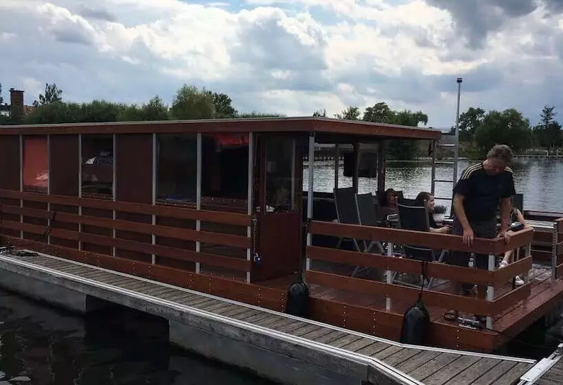 ホテル Hausboot Radewege Am Beetzsee