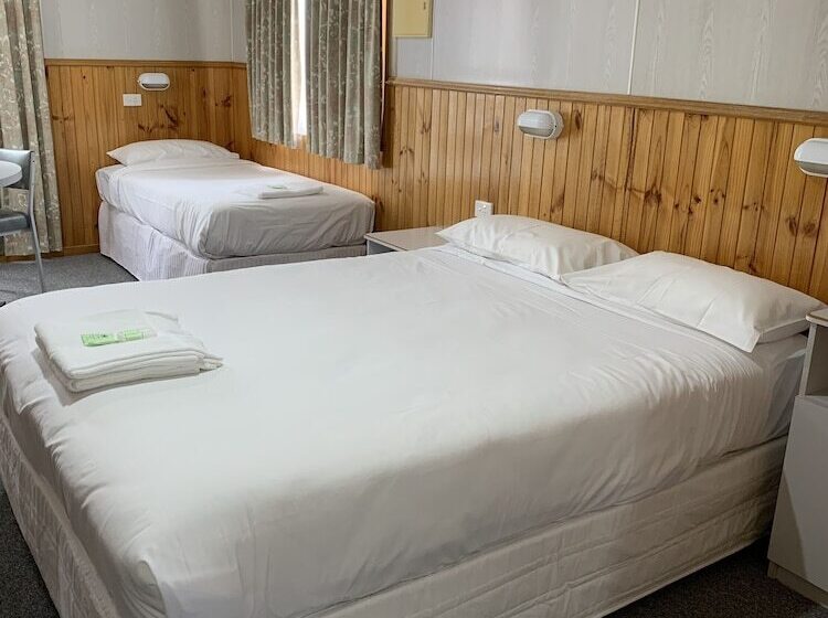 בית מלון כפרי Holbrook Motor Village