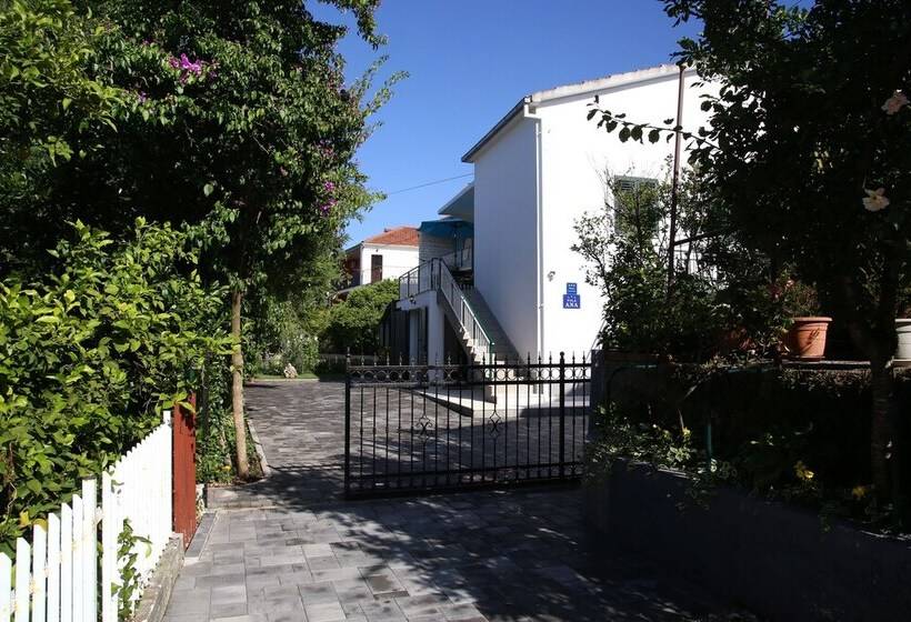 Luxury House With Pool