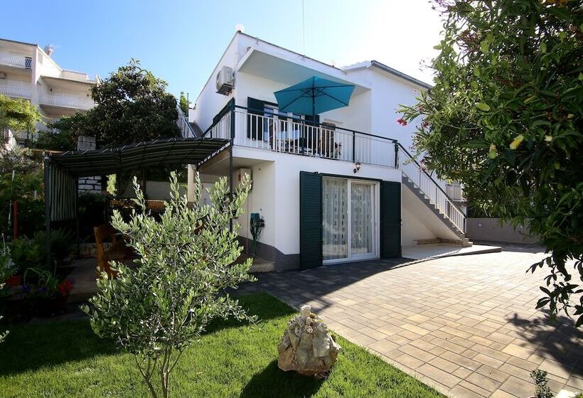 Luxury House With Pool