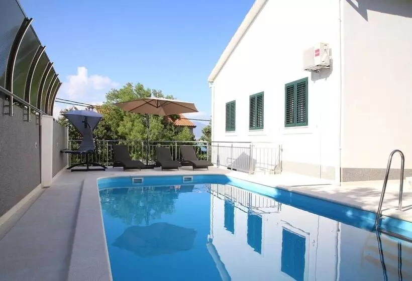 Luxury House With Pool