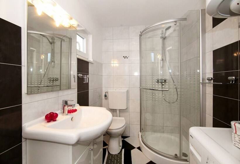 Luxury House With Pool