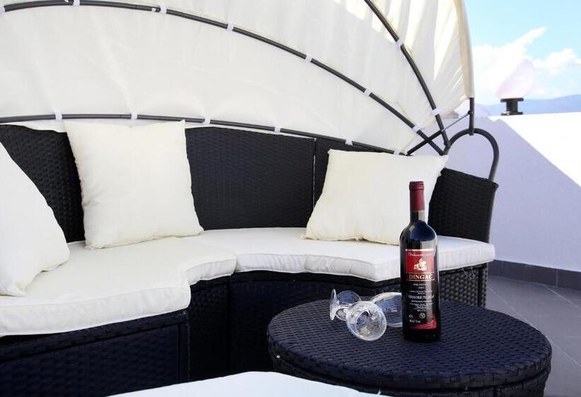 Luxury House With Pool