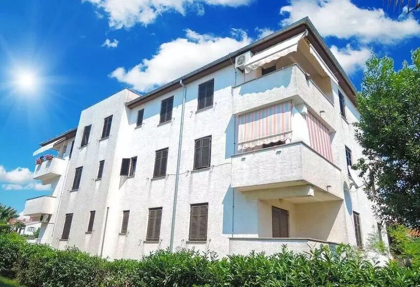 Apartment 802