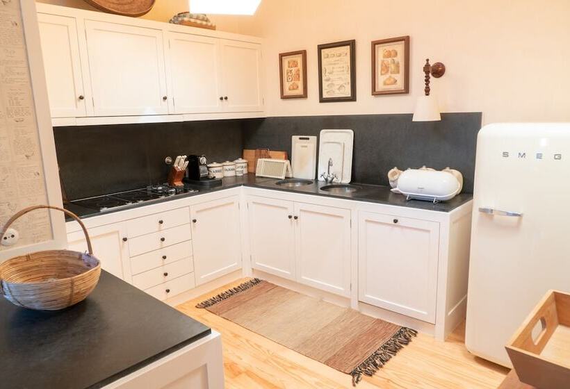 Liiiving In Moledo Historical Pool Villa