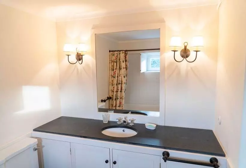 Liiiving In Moledo Historical Pool Villa