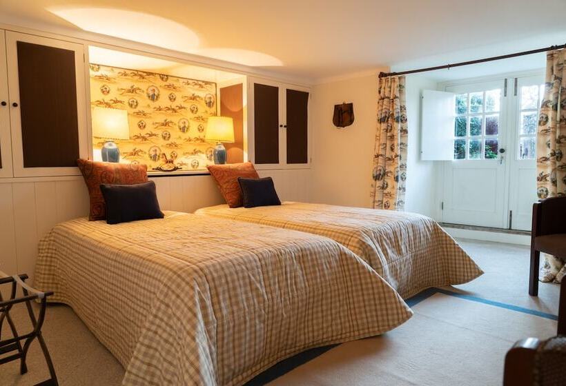 Liiiving In Moledo Historical Pool Villa