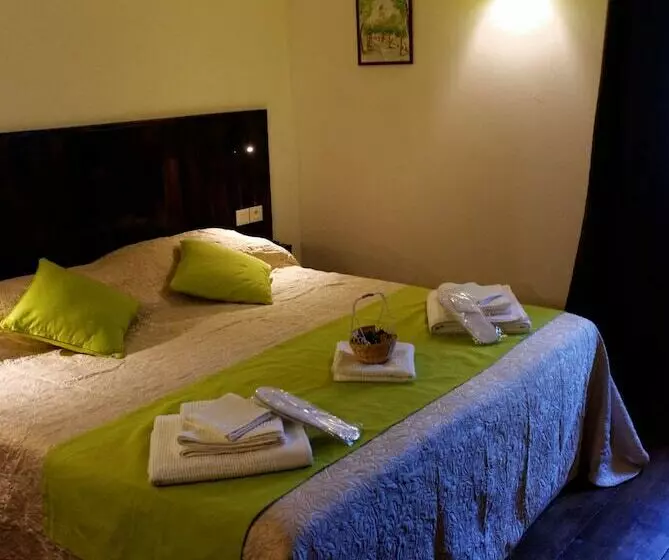 ベッドアンドブレックファースト Au Dessus De Parady