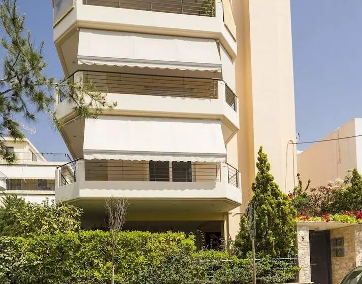 Scorpio Deluxe Apartment With Private Garden