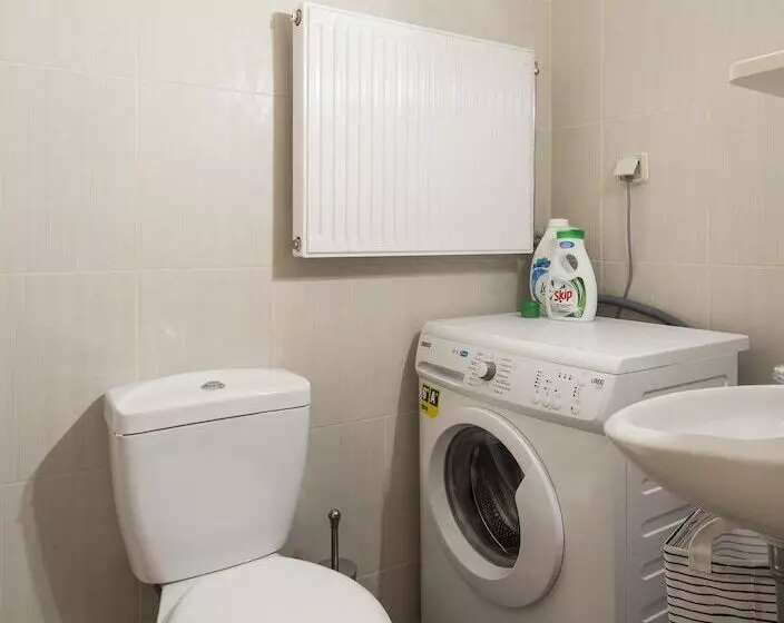 Scorpio Deluxe Apartment With Private Garden