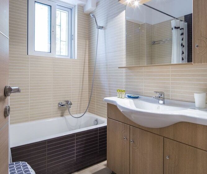 Scorpio Deluxe Apartment With Private Garden