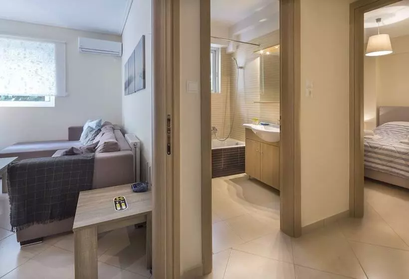 Scorpio Deluxe Apartment With Private Garden