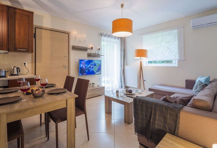 Scorpio Deluxe Apartment With Private Garden