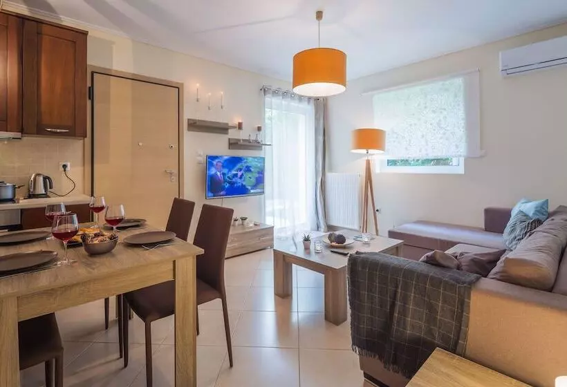 Scorpio Deluxe Apartment With Private Garden