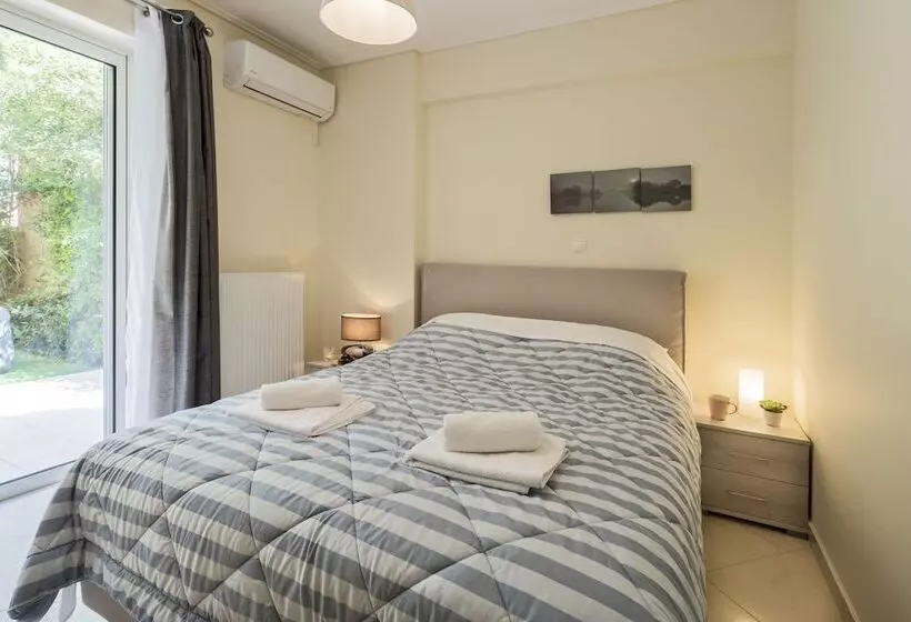 Scorpio Deluxe Apartment With Private Garden