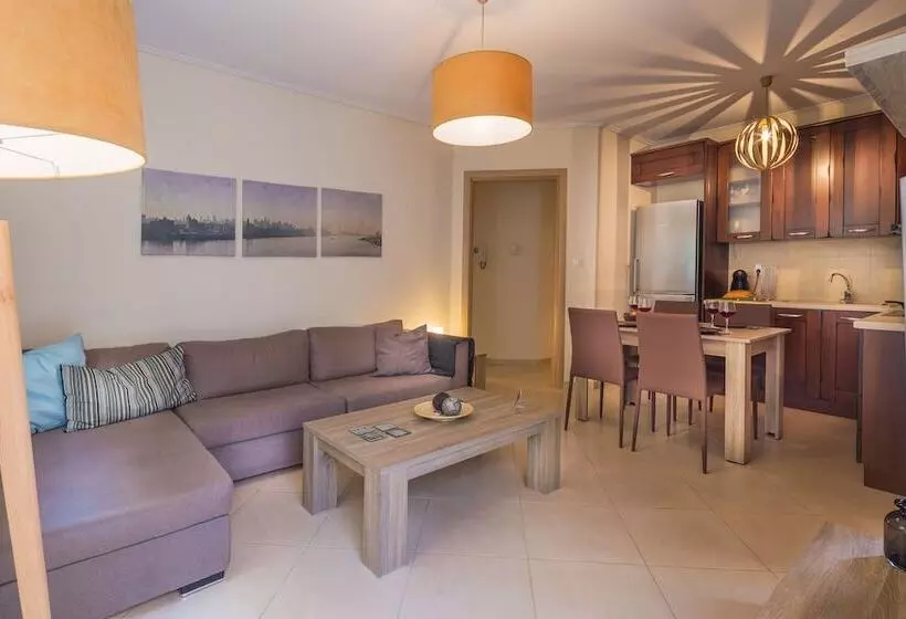 Scorpio Deluxe Apartment With Private Garden