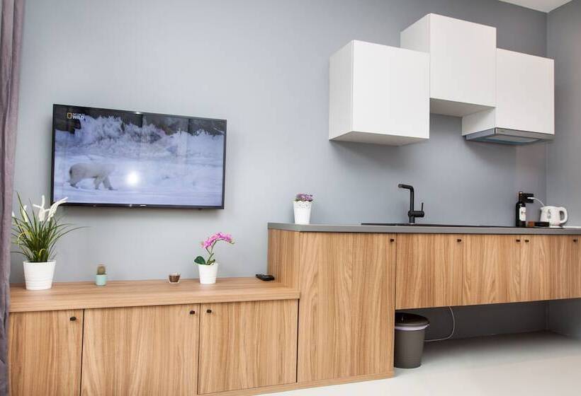 Rooms And Apartments Glossy