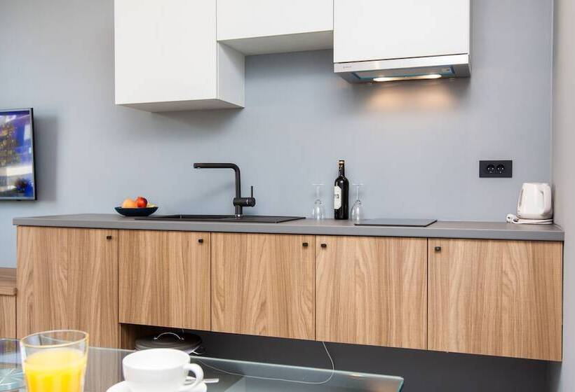 Rooms And Apartments Glossy