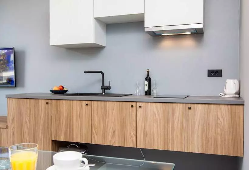 Rooms And Apartments Glossy