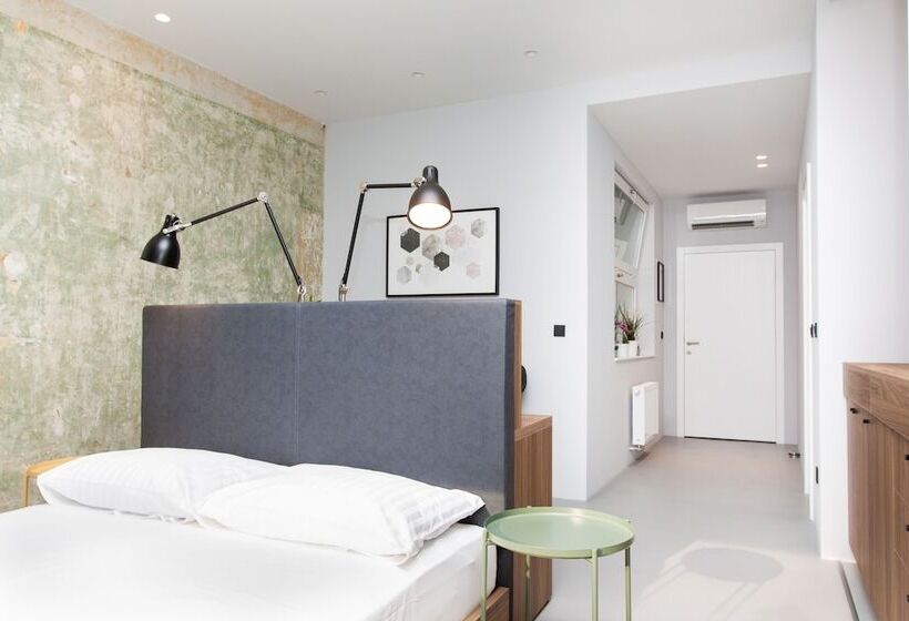 Rooms And Apartments Glossy