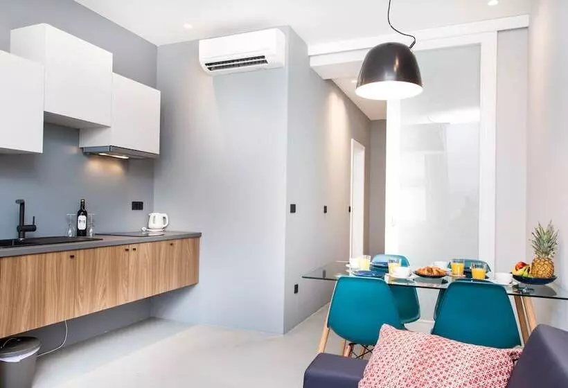 Rooms And Apartments Glossy