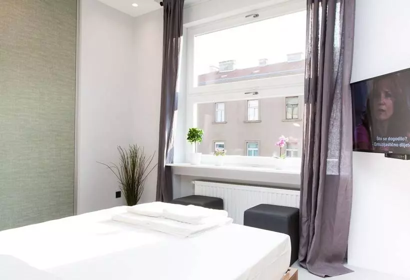 Rooms And Apartments Glossy