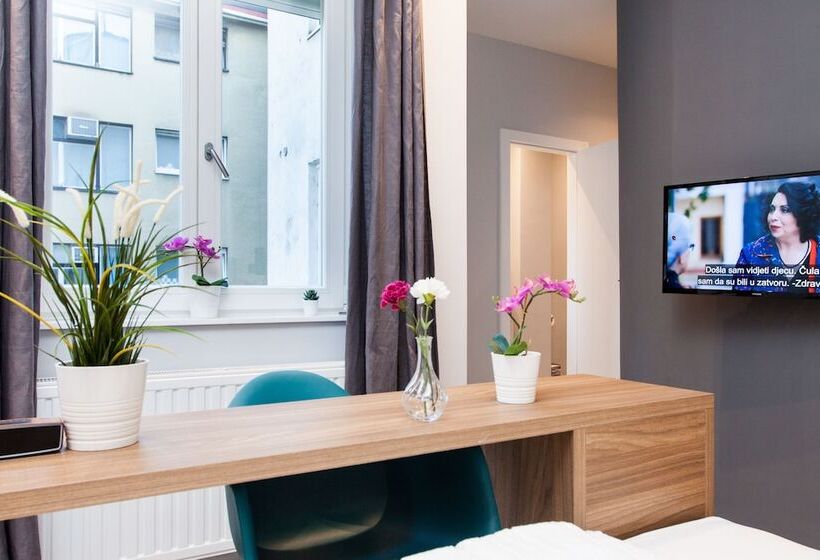 Rooms And Apartments Glossy