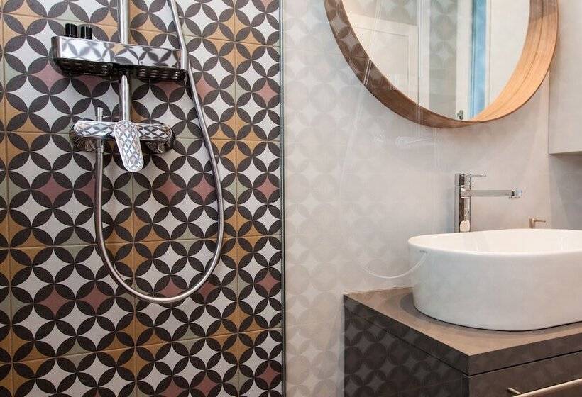 Rooms And Apartments Glossy