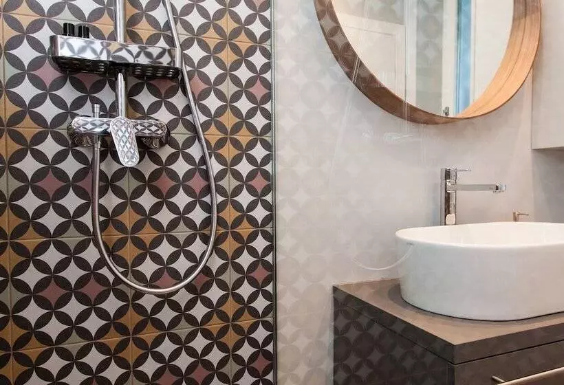 Rooms And Apartments Glossy